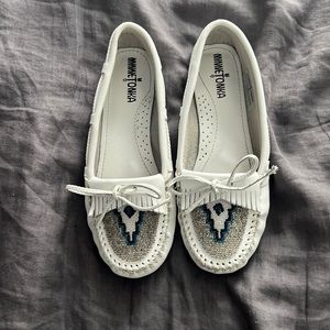 Minnetonka white beaded moccasins- size 7.5